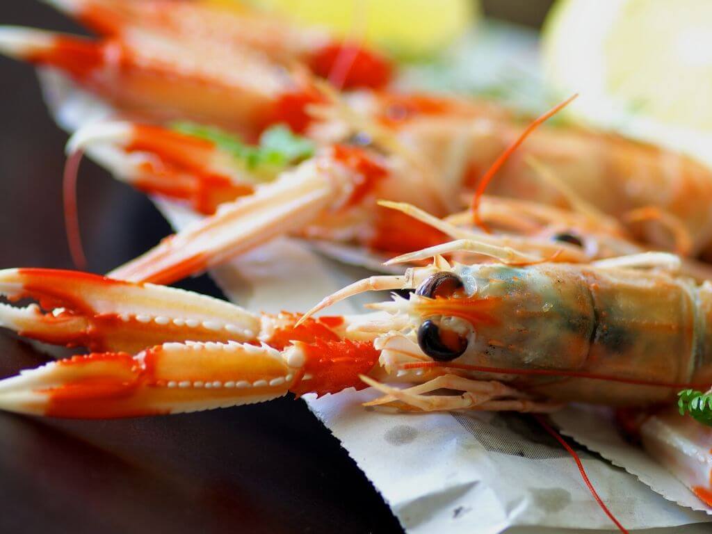 A picture of huge Dublin bay Prawns on a plate to celebrate the Dublin Bay Prawn festival