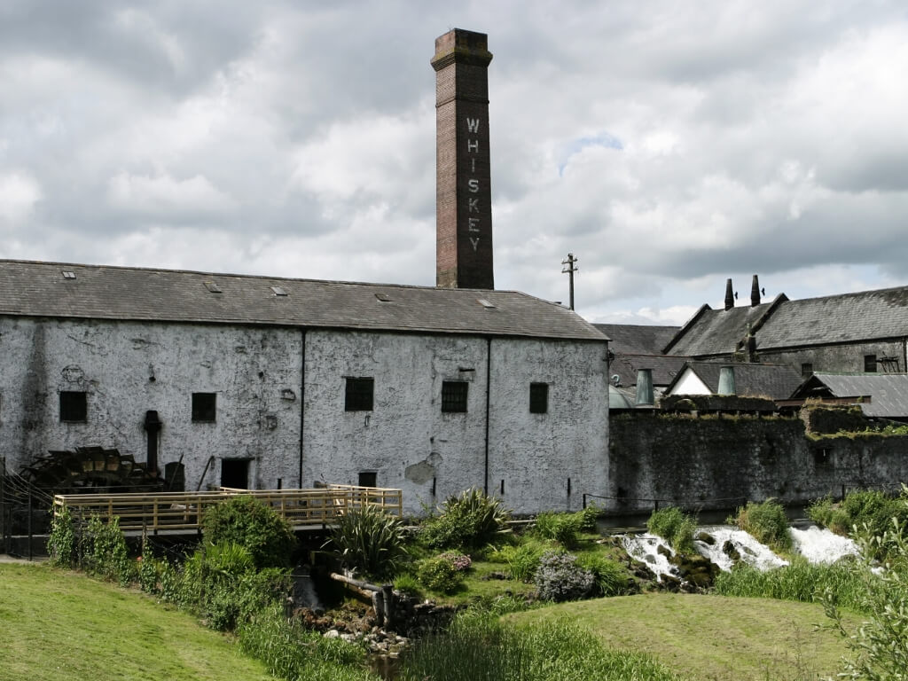 A picture of the exterior of the Irish Whiskey distillery in Kilbeggan