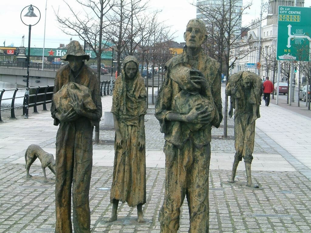 A picture of the Famine Memorial at the River Liffey in Dublin