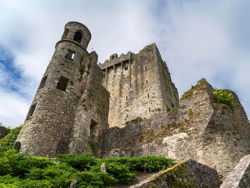 A picture of the circular tower and tower house of Blarney Castle, one of the best castles to visit in Ireland