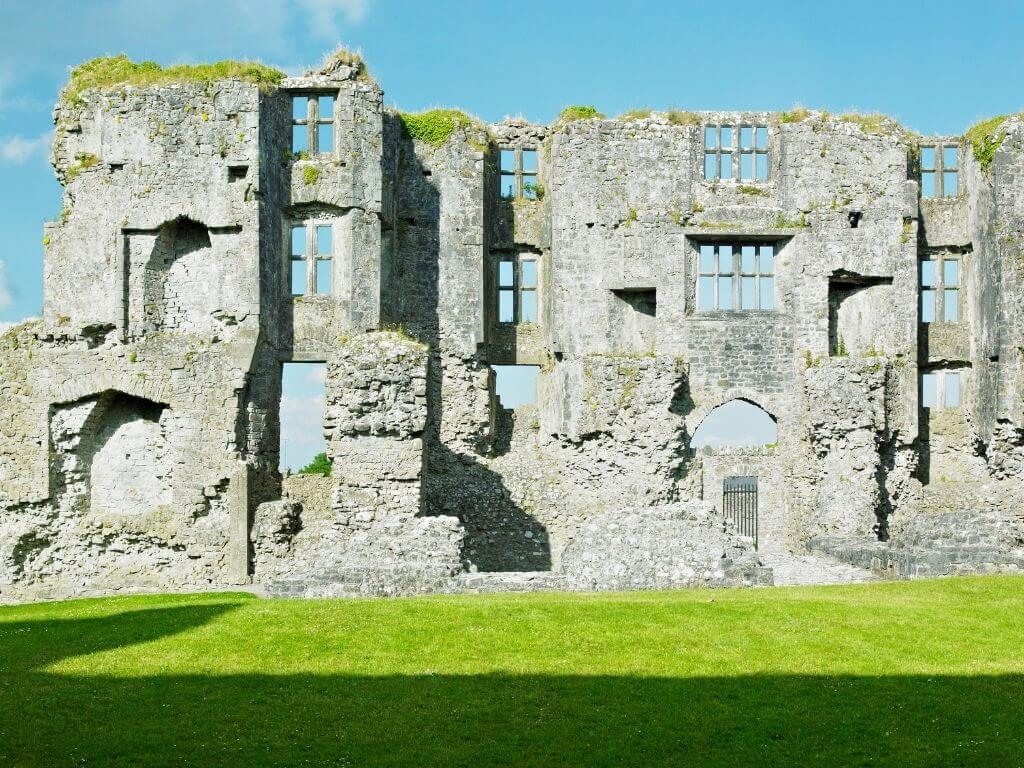 A picture of some of the ruins of Roscommon Castle