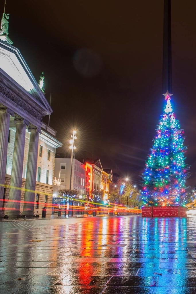 A picture of the GPO and Christmas tree outside on Dublin's O'Connell Street during the festive season