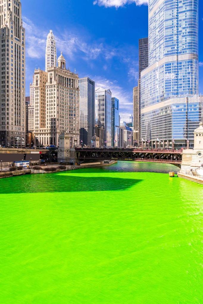 Chicago River dyed green for St Patrick's Day