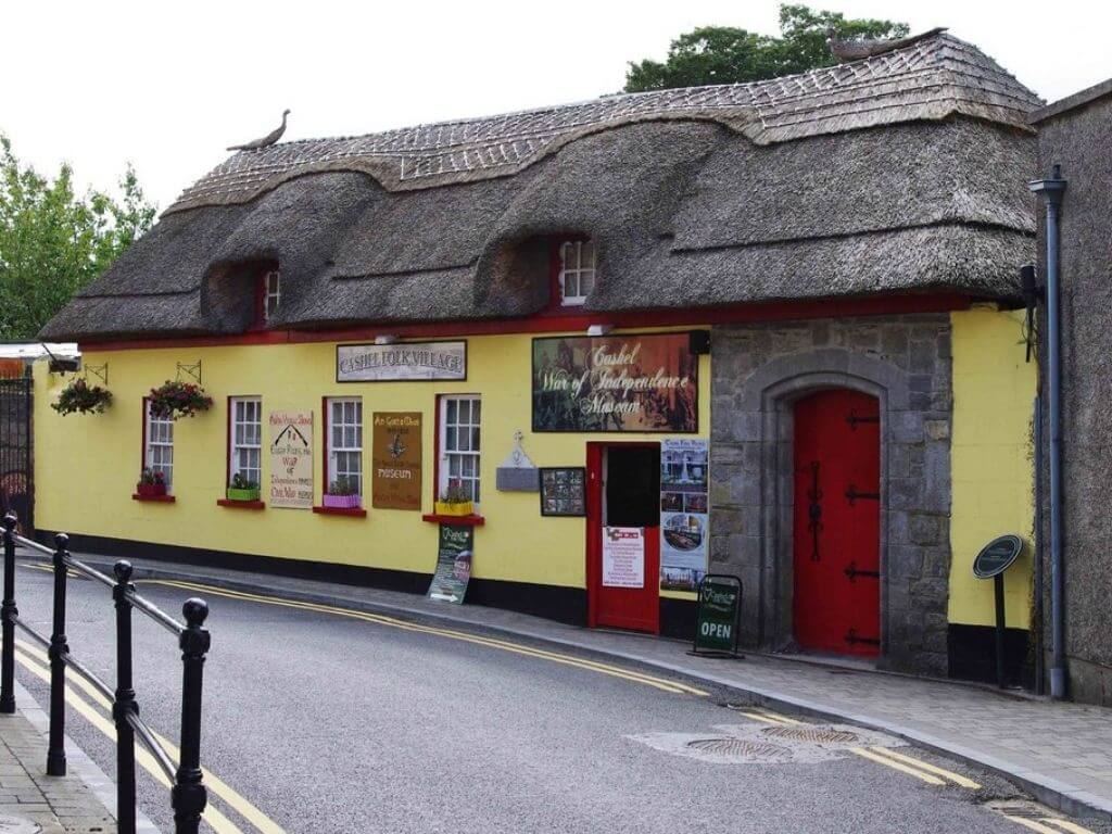 A picture of one of the buildings of the Cashel Folk Village