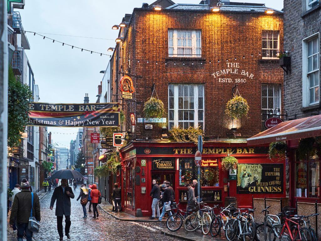A picture of Temple Bar in the rain
