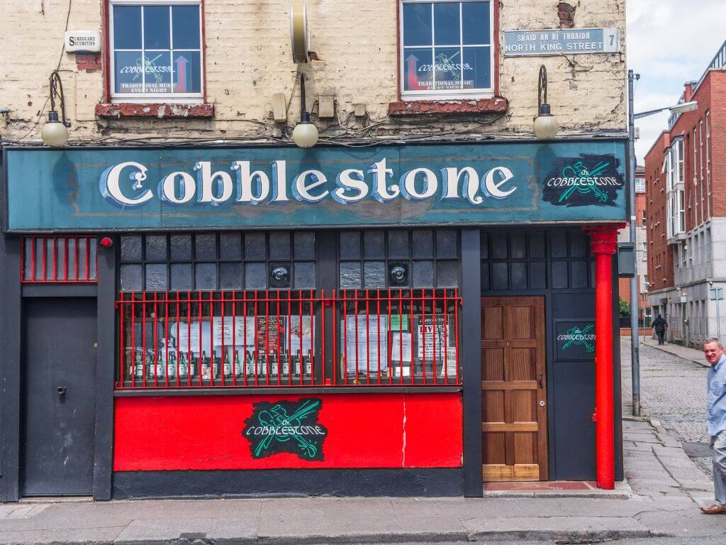 A picture of the exterior of the Cobblestone pub in Dublin