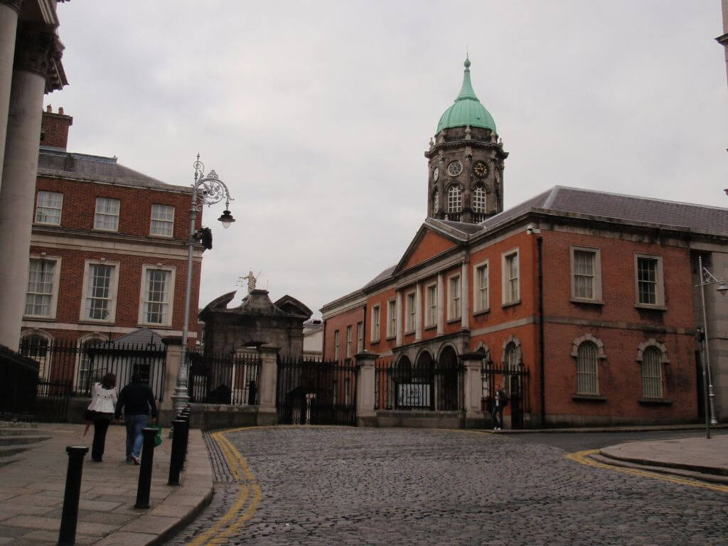 A picture of people walking towards one of the entrances of Dublin Castle