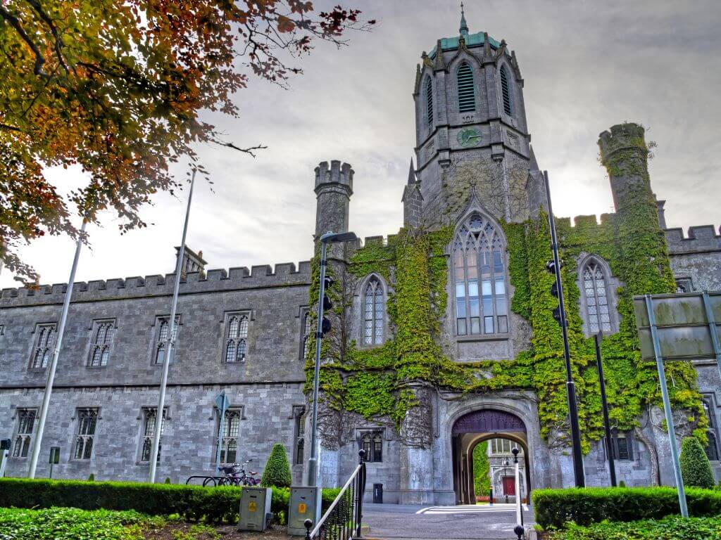 A picture of the front of Galway University and the archway of the entrance