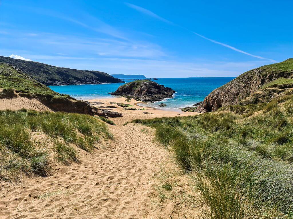 A picture of a sandy pathway leading to Murder Hole Beach, Donegal