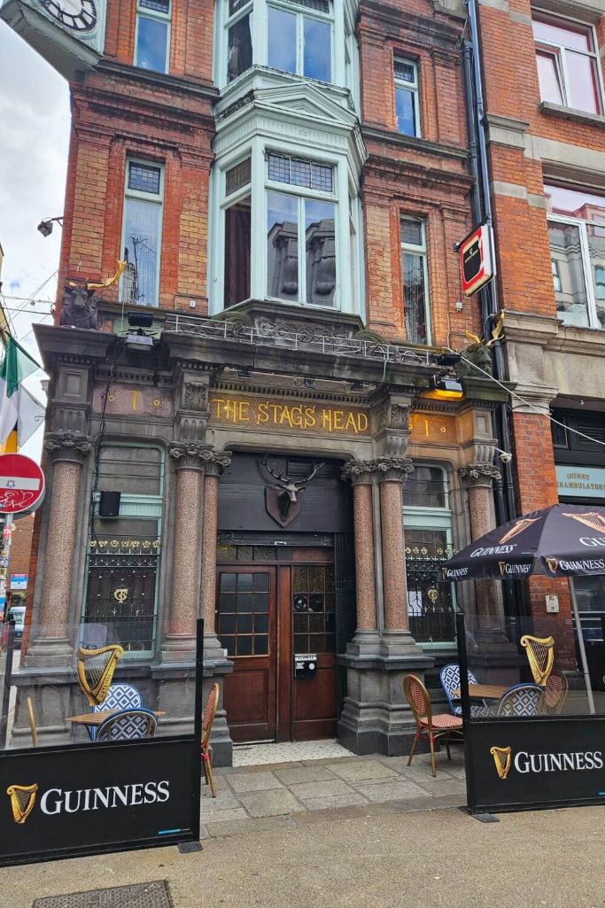 A picture of the Stag's Head pub in Dublin City Centre