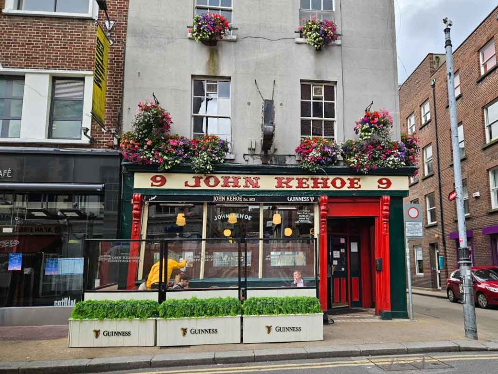 A picture of the front of John Kehoe's pub in Dublin.