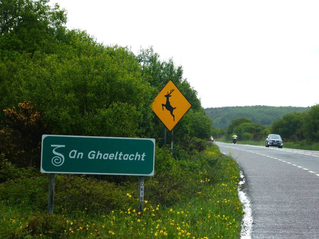 A picture of a Gaeltacht sign in Ireland denoting the start of a Gaeltacht area, or Irish-speaking area.